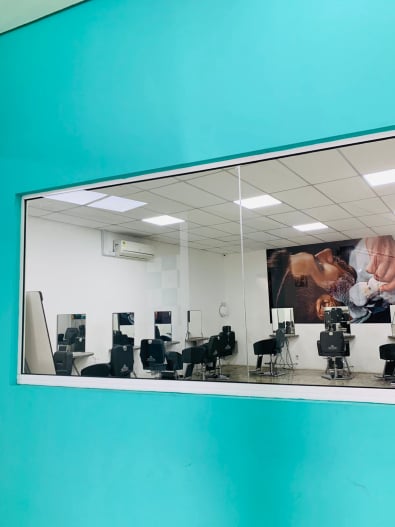 Cursos profissionalizantes de maquiagem, barbeiro, cabeleireiro, manicure, extensão de cílios, design de sobrancelhas, alongamento de unhas, unhas decoradas, micropigmentação curso de tranças Jardim Ângela.